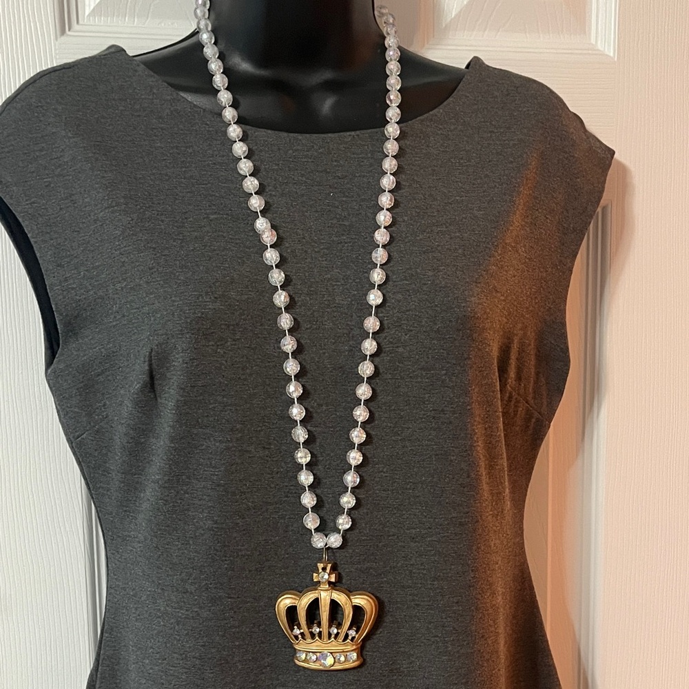 Mardi Gras Bead with Crown Pendant - Picture 5 of 6